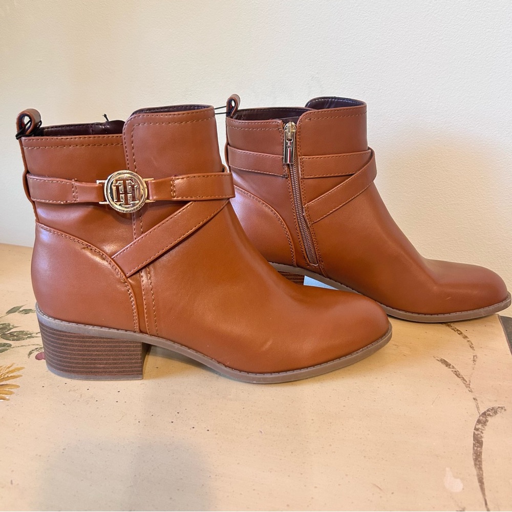 Tommy Hilfiger Cognac Brown Faux Leather Ankle Booties Diyana NEW NWOT